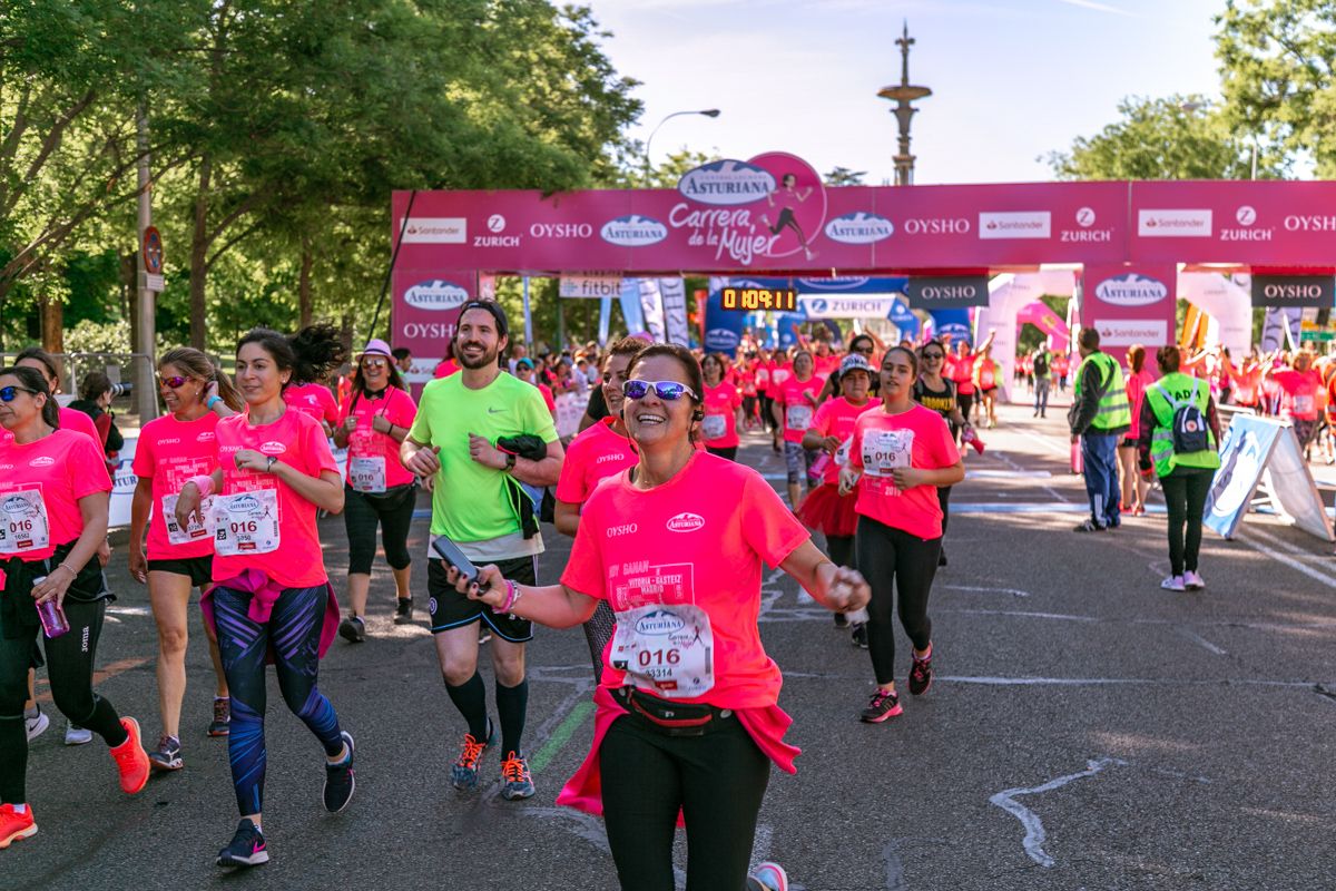 Carrera de la Mujer de Madrid - META, ARCO DERECHO (de 1:08:33 a 1:09:49)