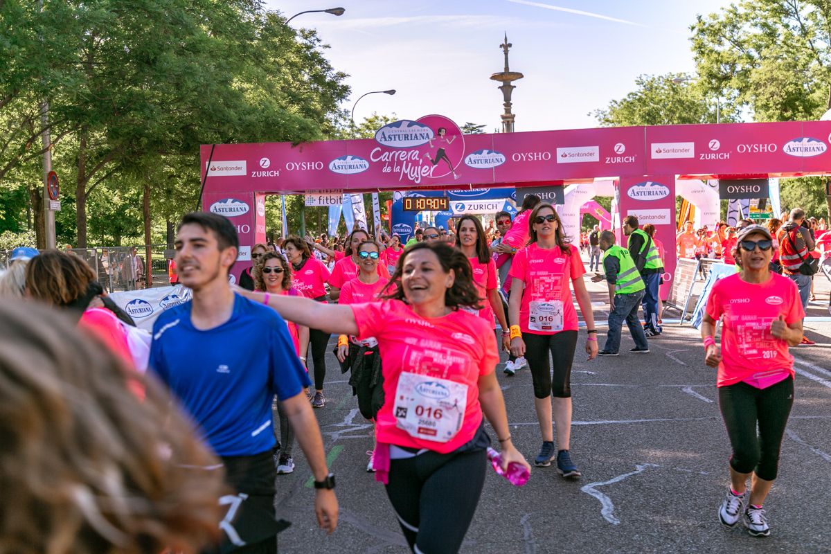 Carrera de la Mujer de Madrid - META, ARCO DERECHO (de 1:08:33 a 1:09:49)