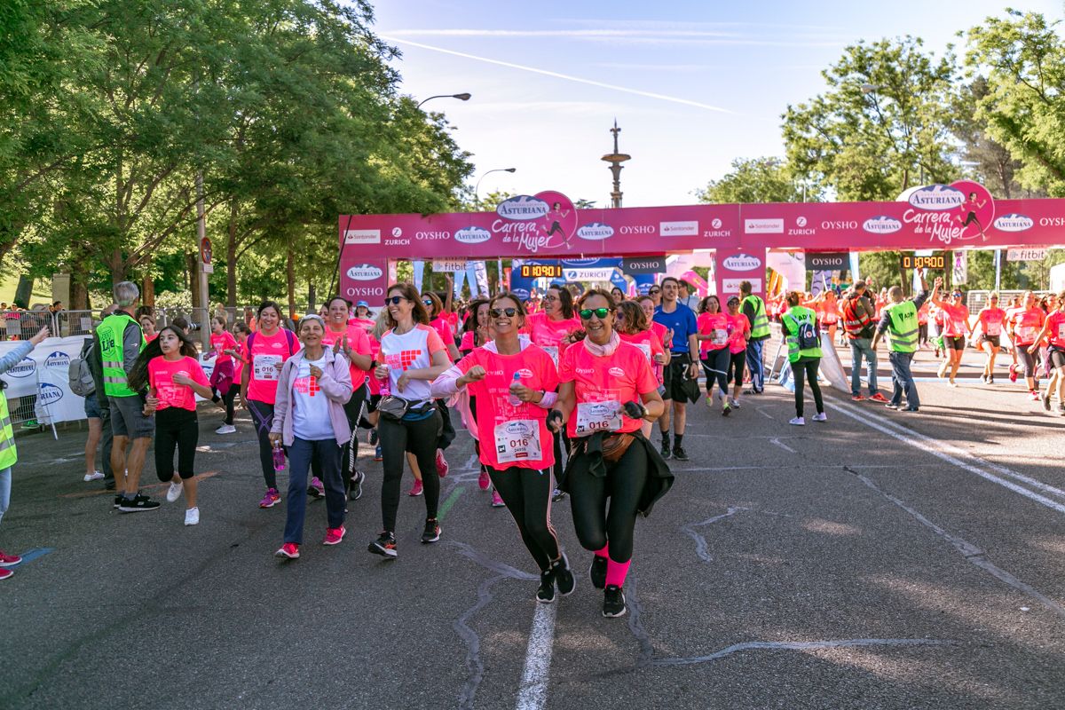 Carrera de la Mujer de Madrid - META, ARCO DERECHO (de 1:08:33 a 1:09:49)