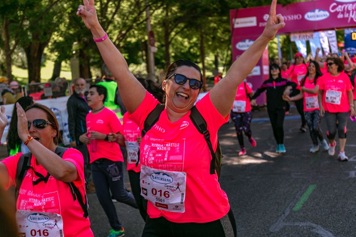Carrera de la Mujer de Madrid - META, ARCO DERECHO (de 1:08:33 a 1:09:49)