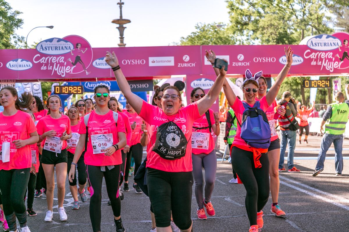 Carrera de la Mujer de Madrid - META, ARCO DERECHO (de 1:08:33 a 1:09:49)