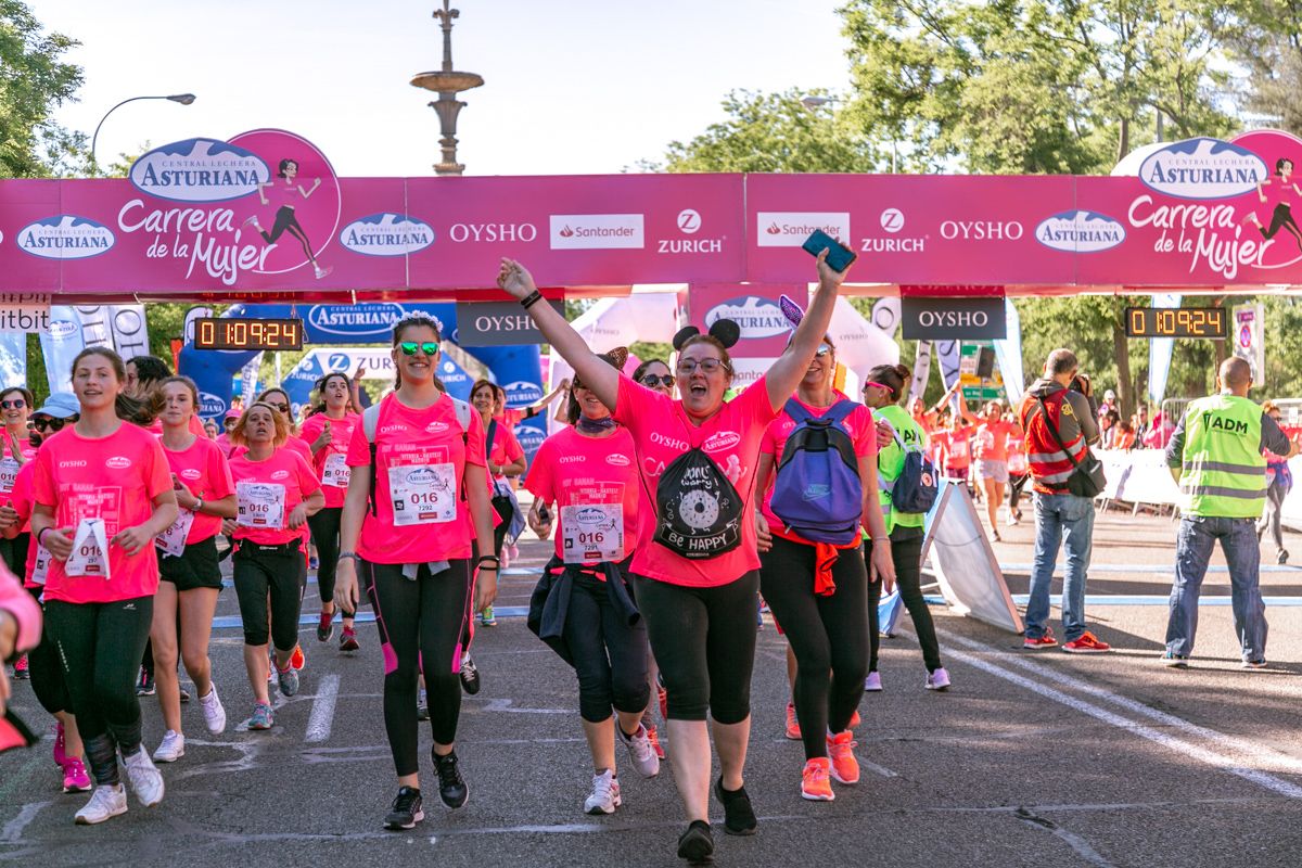 Carrera de la Mujer de Madrid - META, ARCO DERECHO (de 1:08:33 a 1:09:49)