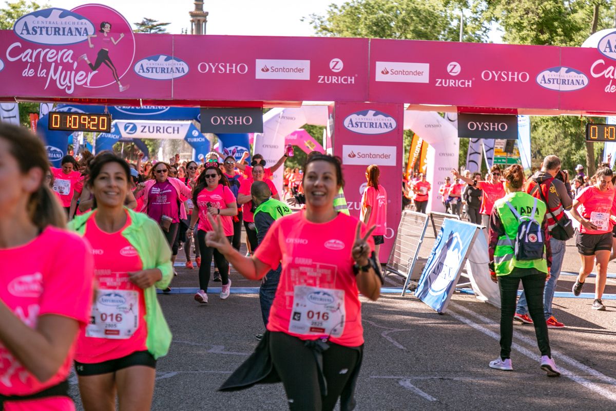 Carrera de la Mujer de Madrid - META, ARCO DERECHO (de 1:08:33 a 1:09:49)
