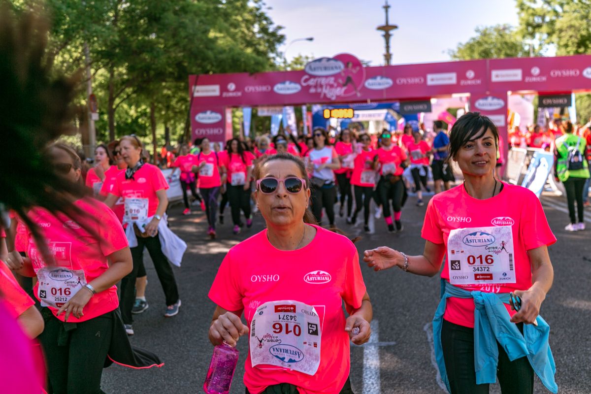Carrera de la Mujer de Madrid - META, ARCO DERECHO (de 1:08:33 a 1:09:49)