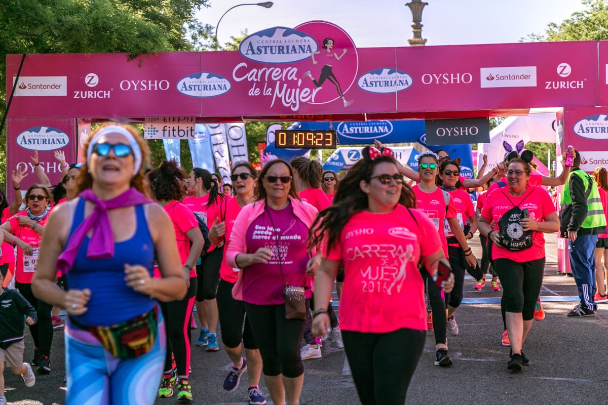 Carrera de la Mujer de Madrid - META, ARCO DERECHO (de 1:08:33 a 1:09:49)
