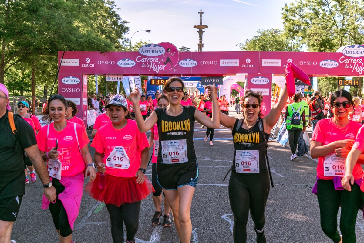 Carrera de la Mujer de Madrid - META, ARCO DERECHO (de 1:08:33 a 1:09:49)