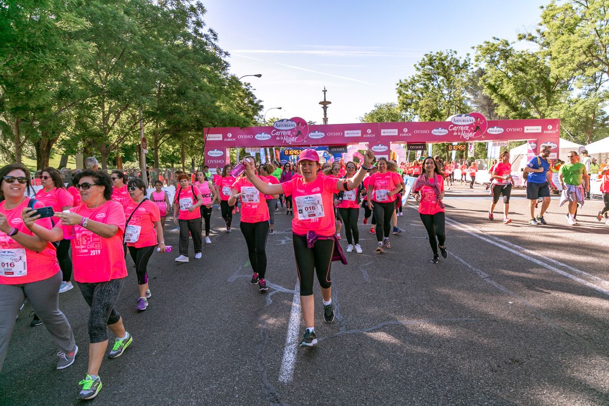 Carrera de la Mujer de Madrid - META, ARCO DERECHO (de 1:09:50 a 1:10:49)