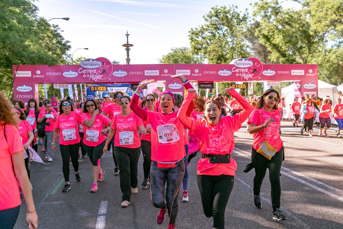 Carrera de la Mujer de Madrid - META, ARCO DERECHO (de 1:09:50 a 1:10:49)