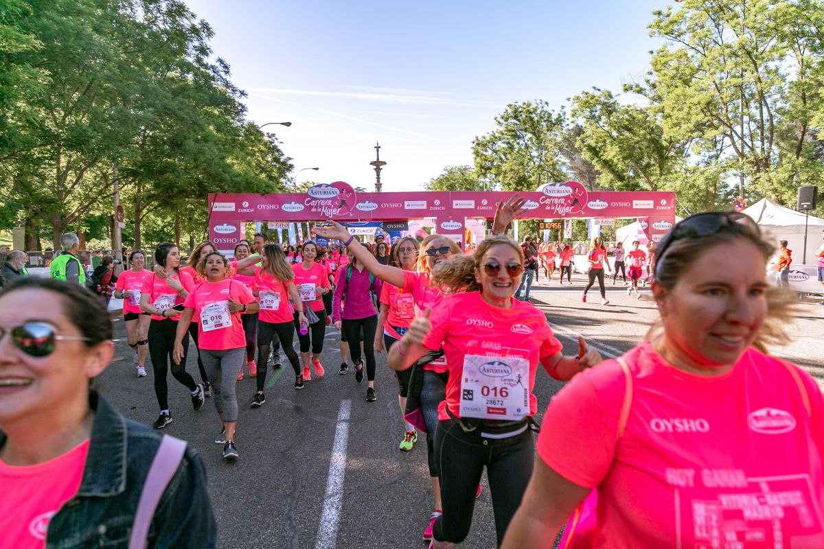 Carrera de la Mujer de Madrid - META, ARCO DERECHO (de 1:09:50 a 1:10:49)