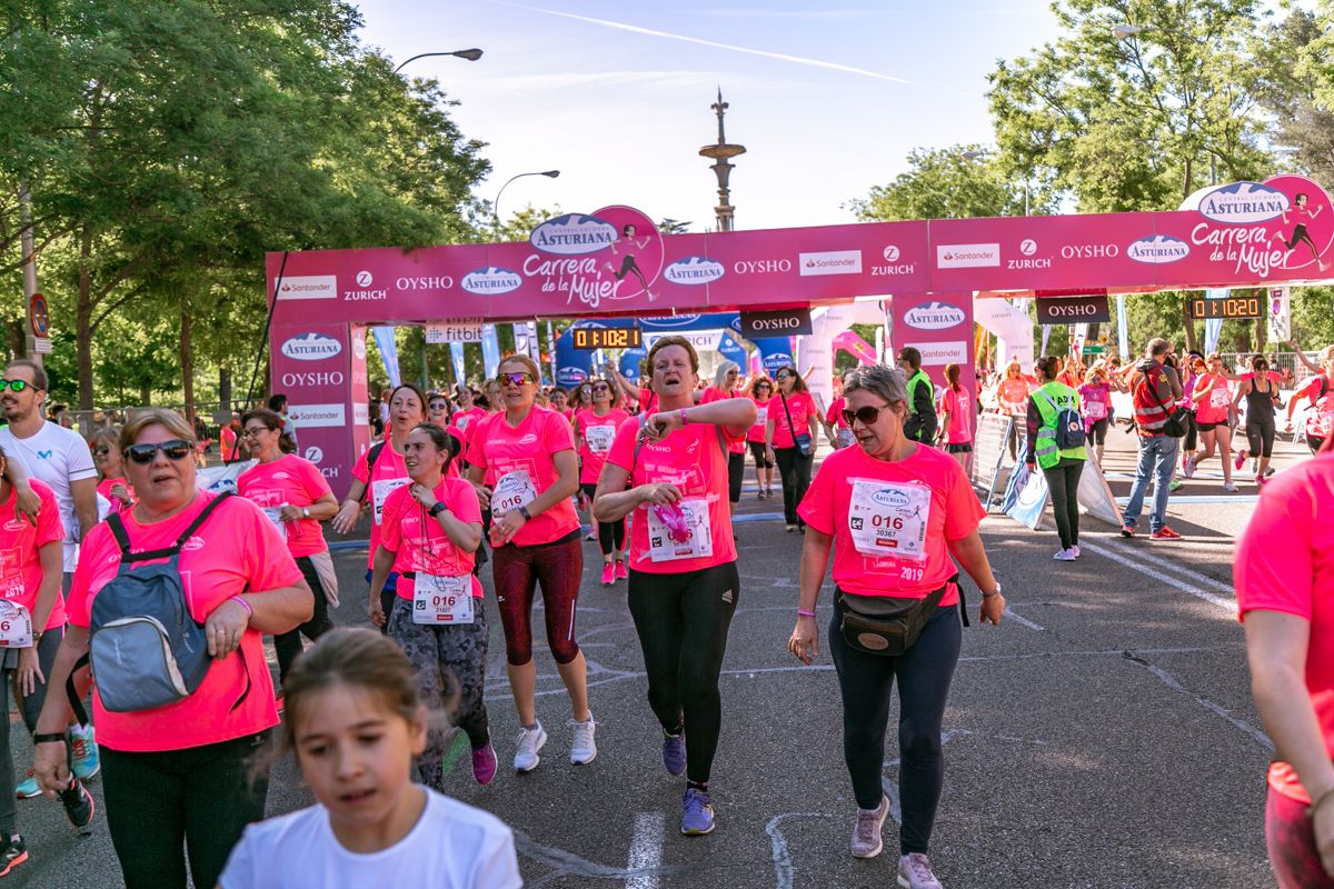 Carrera de la Mujer de Madrid - META, ARCO DERECHO (de 1:09:50 a 1:10:49)