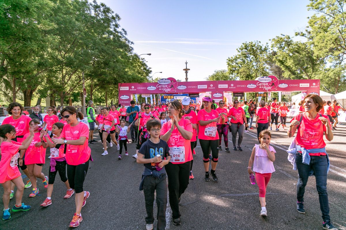 Carrera de la Mujer de Madrid - META, ARCO DERECHO (de 1:09:50 a 1:10:49)