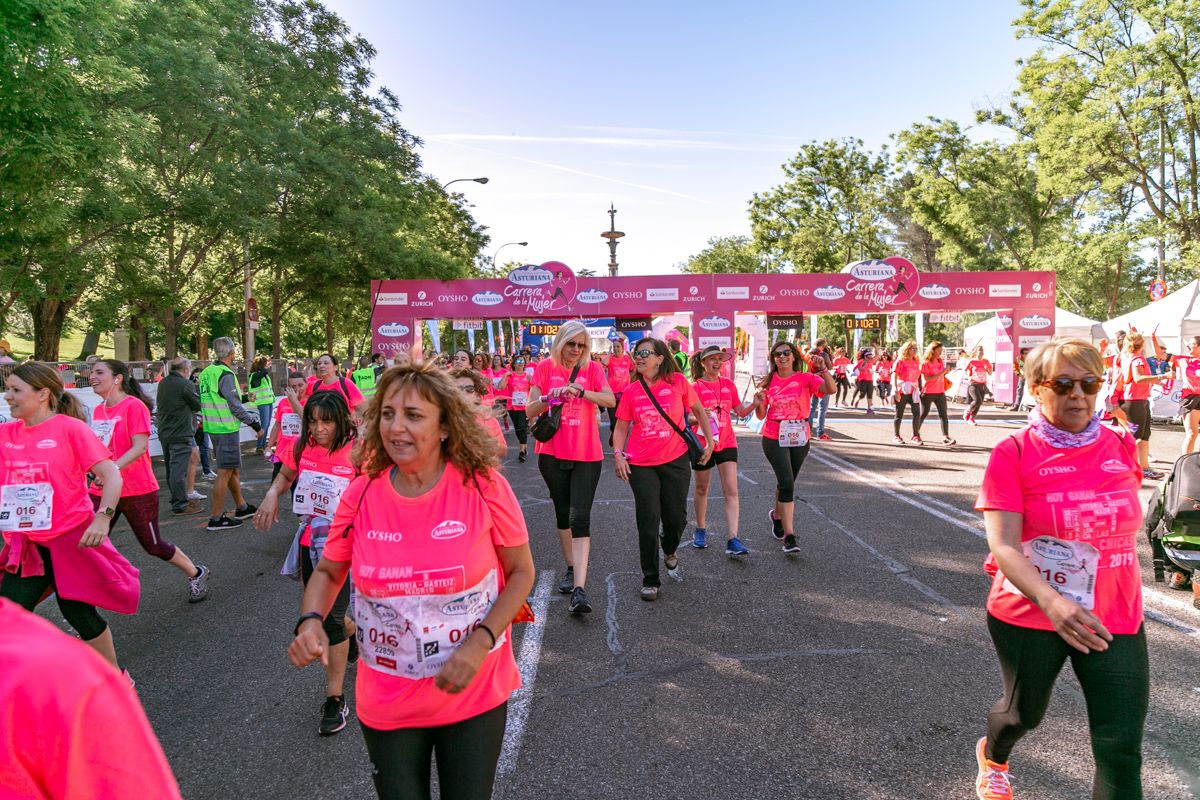 Carrera de la Mujer de Madrid - META, ARCO DERECHO (de 1:09:50 a 1:10:49)