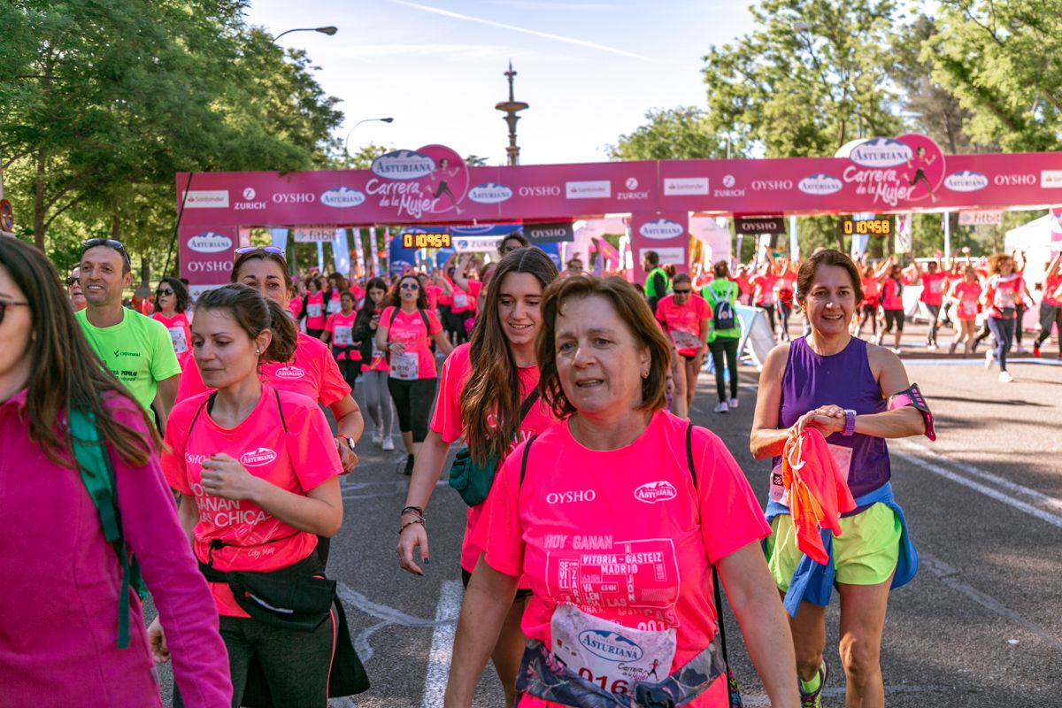 Carrera de la Mujer de Madrid - META, ARCO DERECHO (de 1:09:50 a 1:10:49)