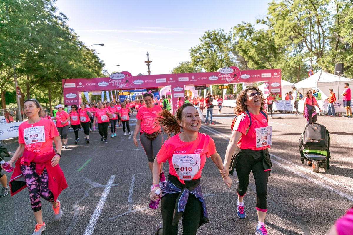 Carrera de la Mujer de Madrid - META, ARCO DERECHO (de 1:09:50 a 1:10:49)