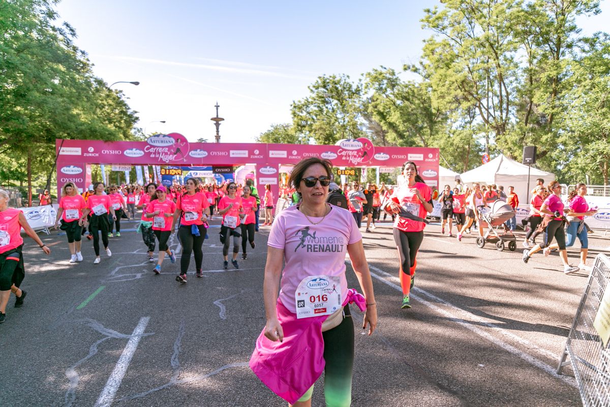 Carrera de la Mujer de Madrid - META, ARCO DERECHO (de 1:09:50 a 1:10:49)