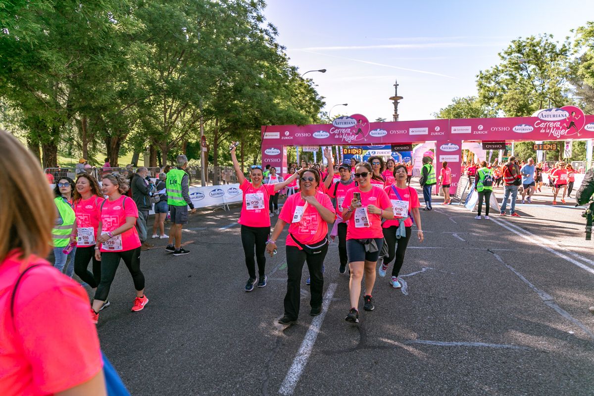 Carrera de la Mujer de Madrid - META, ARCO DERECHO (de 1:09:50 a 1:10:49)
