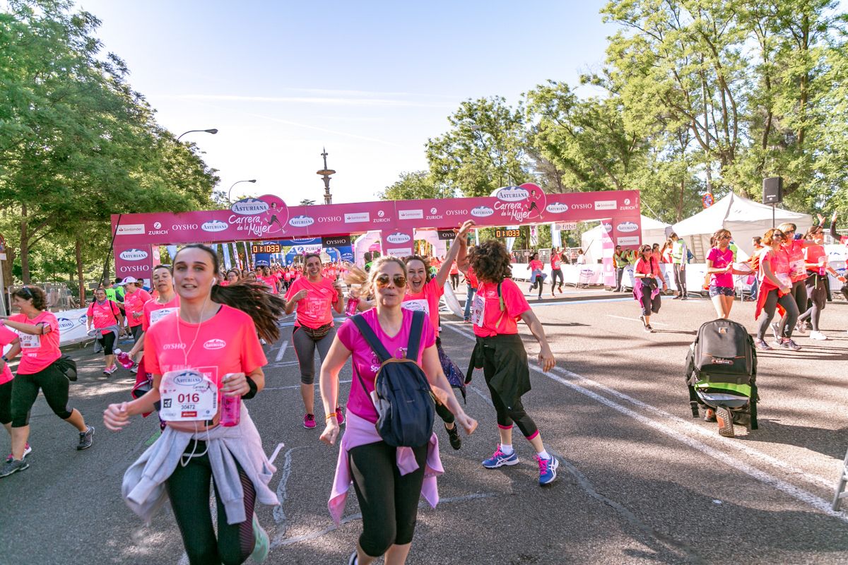 Carrera de la Mujer de Madrid - META, ARCO DERECHO (de 1:09:50 a 1:10:49)