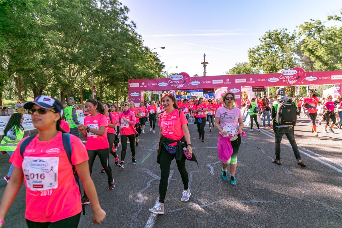 Carrera de la Mujer de Madrid - META, ARCO DERECHO (de 1:09:50 a 1:10:49)
