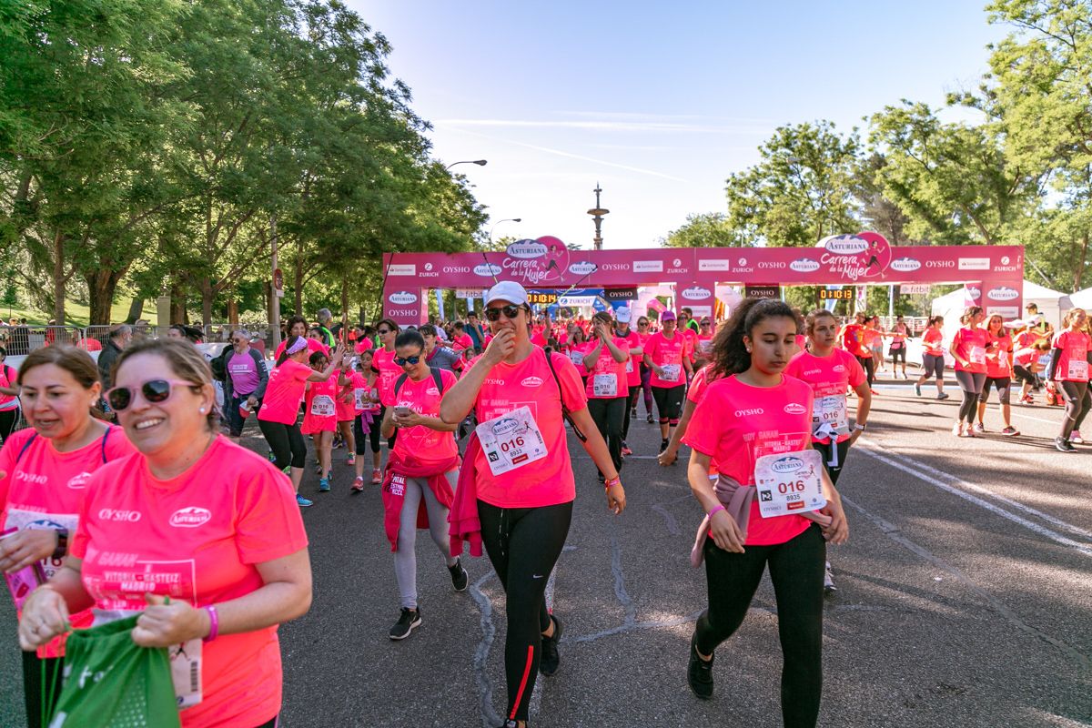 Carrera de la Mujer de Madrid - META, ARCO DERECHO (de 1:09:50 a 1:10:49)