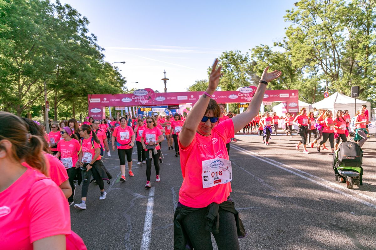 Carrera de la Mujer de Madrid - META, ARCO DERECHO (de 1:09:50 a 1:10:49)