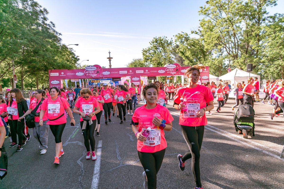 Carrera de la Mujer de Madrid - META, ARCO DERECHO (de 1:09:50 a 1:10:49)