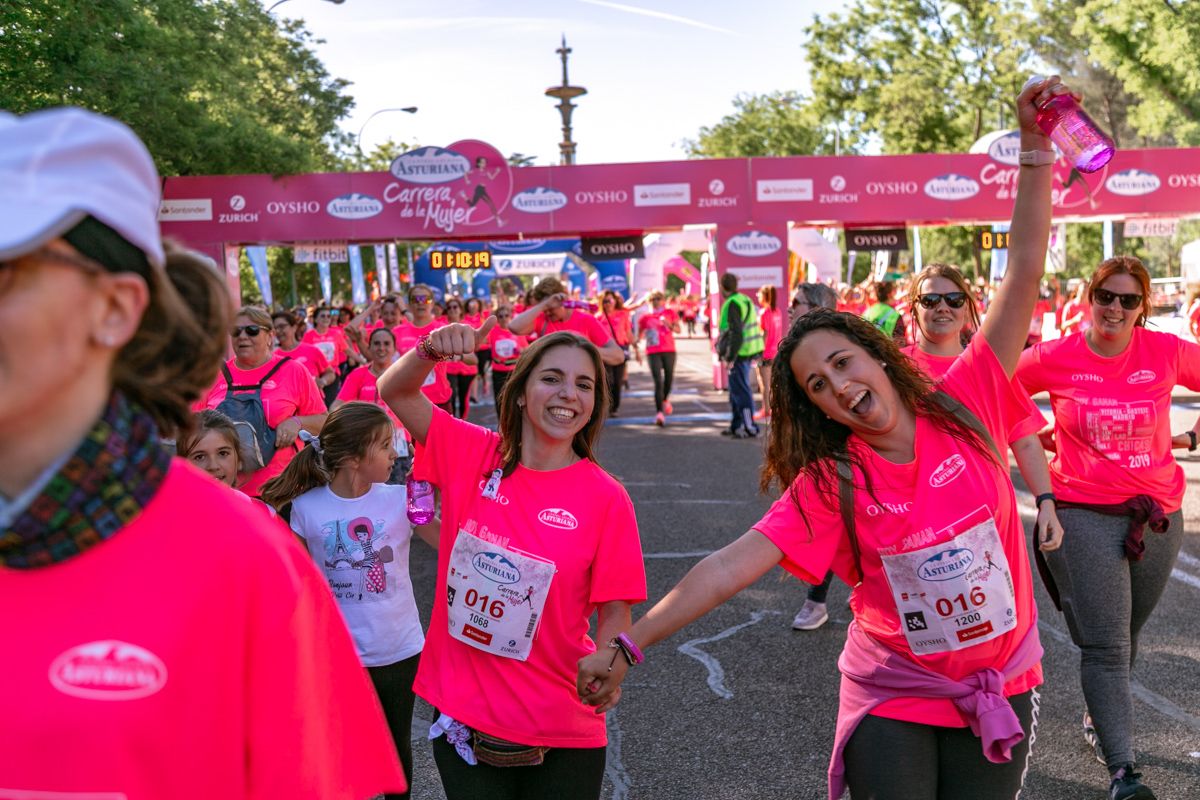 Carrera de la Mujer de Madrid - META, ARCO DERECHO (de 1:09:50 a 1:10:49)