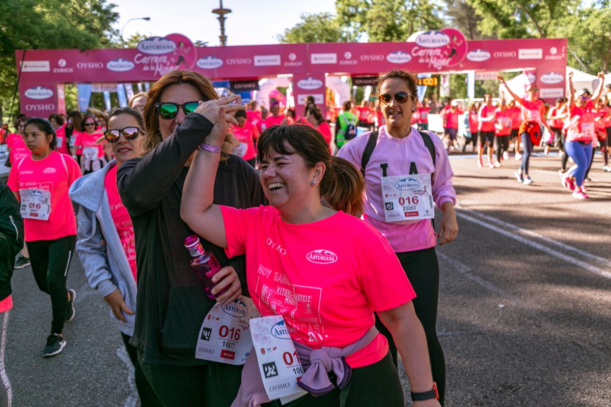 Carrera de la Mujer de Madrid - META, ARCO DERECHO (de 1:09:50 a 1:10:49)