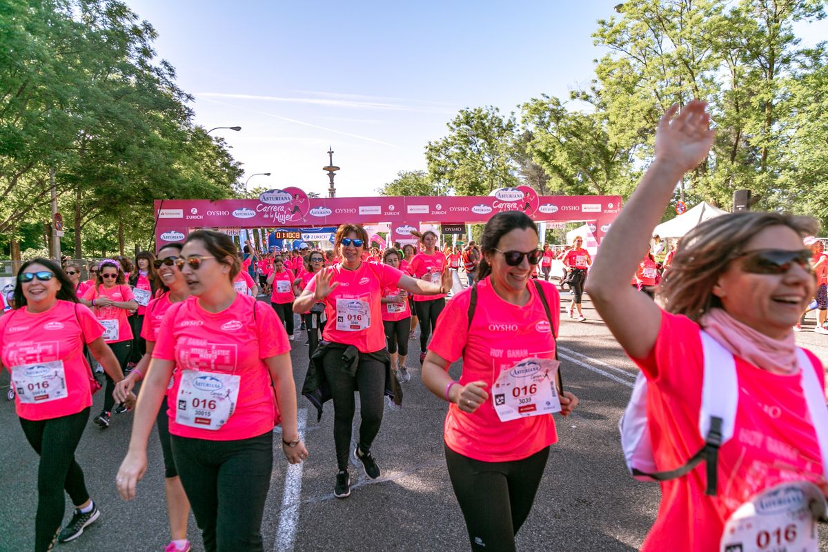 Carrera de la Mujer de Madrid - META, ARCO DERECHO (de 1:09:50 a 1:10:49)