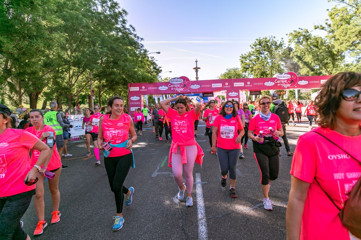 Carrera de la Mujer de Madrid - META, ARCO DERECHO (de 1:10:50 a 1:12:12)