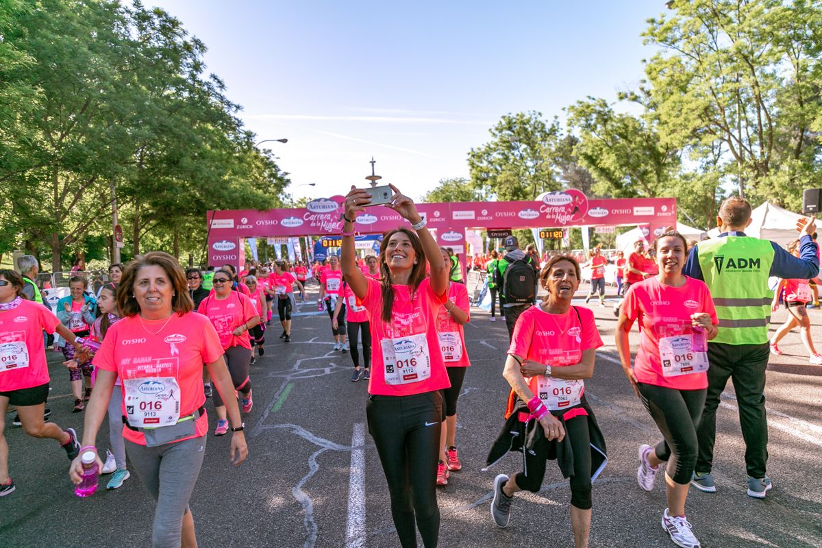 Carrera de la Mujer de Madrid - META, ARCO DERECHO (de 1:10:50 a 1:12:12)