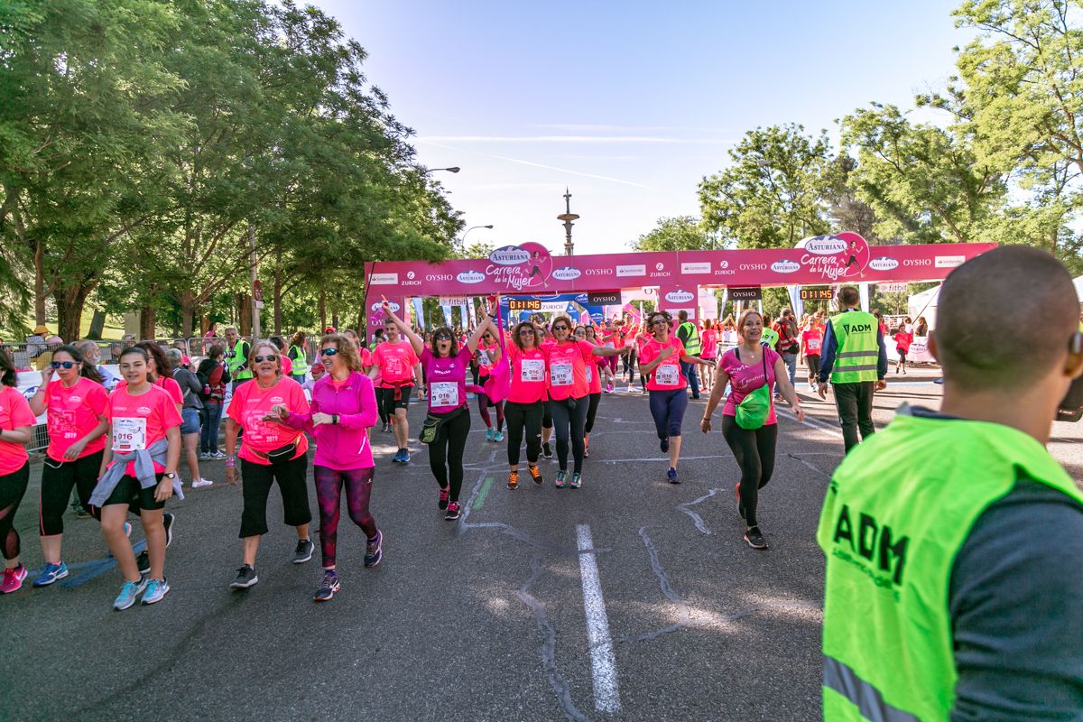 Carrera de la Mujer de Madrid - META, ARCO DERECHO (de 1:10:50 a 1:12:12)