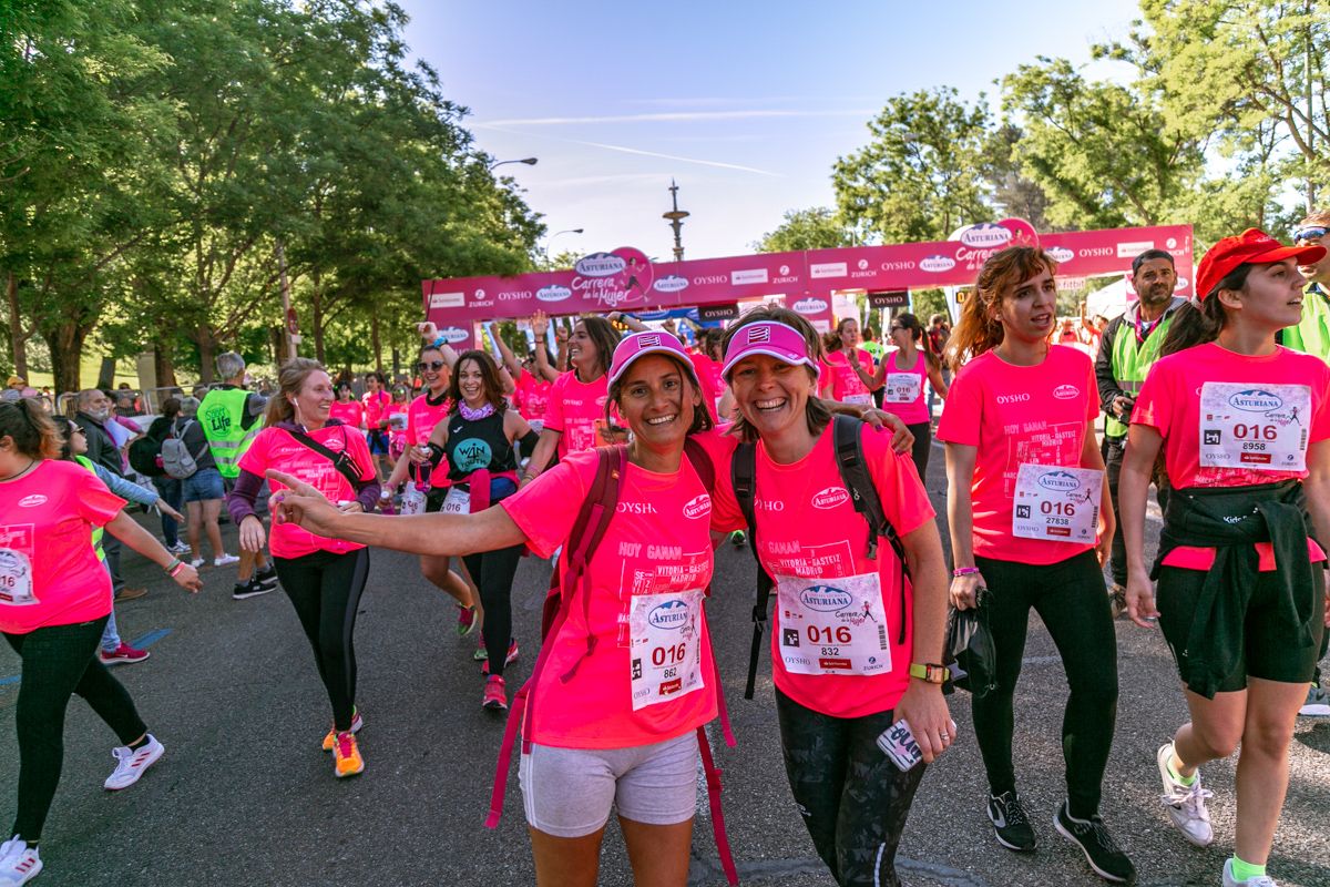 Carrera de la Mujer de Madrid - META, ARCO DERECHO (de 1:10:50 a 1:12:12)