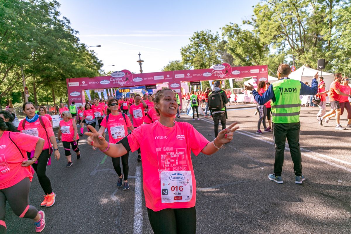 Carrera de la Mujer de Madrid - META, ARCO DERECHO (de 1:10:50 a 1:12:12)