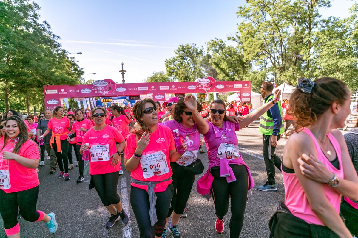 Carrera de la Mujer de Madrid - META, ARCO DERECHO (de 1:10:50 a 1:12:12)