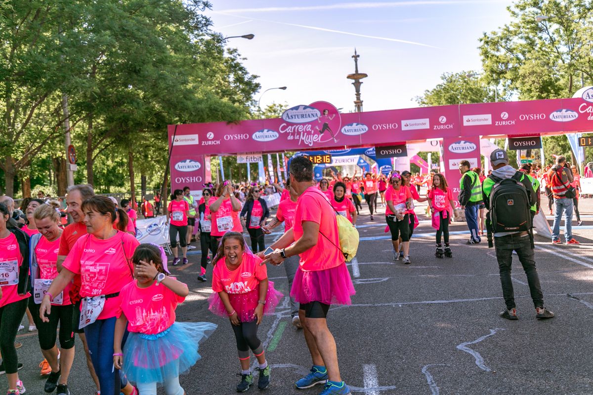 Carrera de la Mujer de Madrid - META, ARCO DERECHO (de 1:12:13 a 1:13:15)
