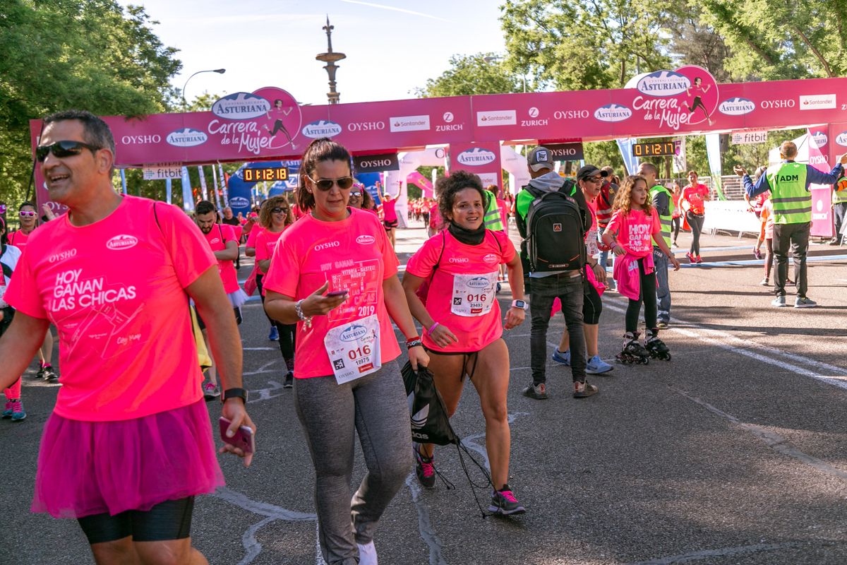 Carrera de la Mujer de Madrid - META, ARCO DERECHO (de 1:12:13 a 1:13:15)