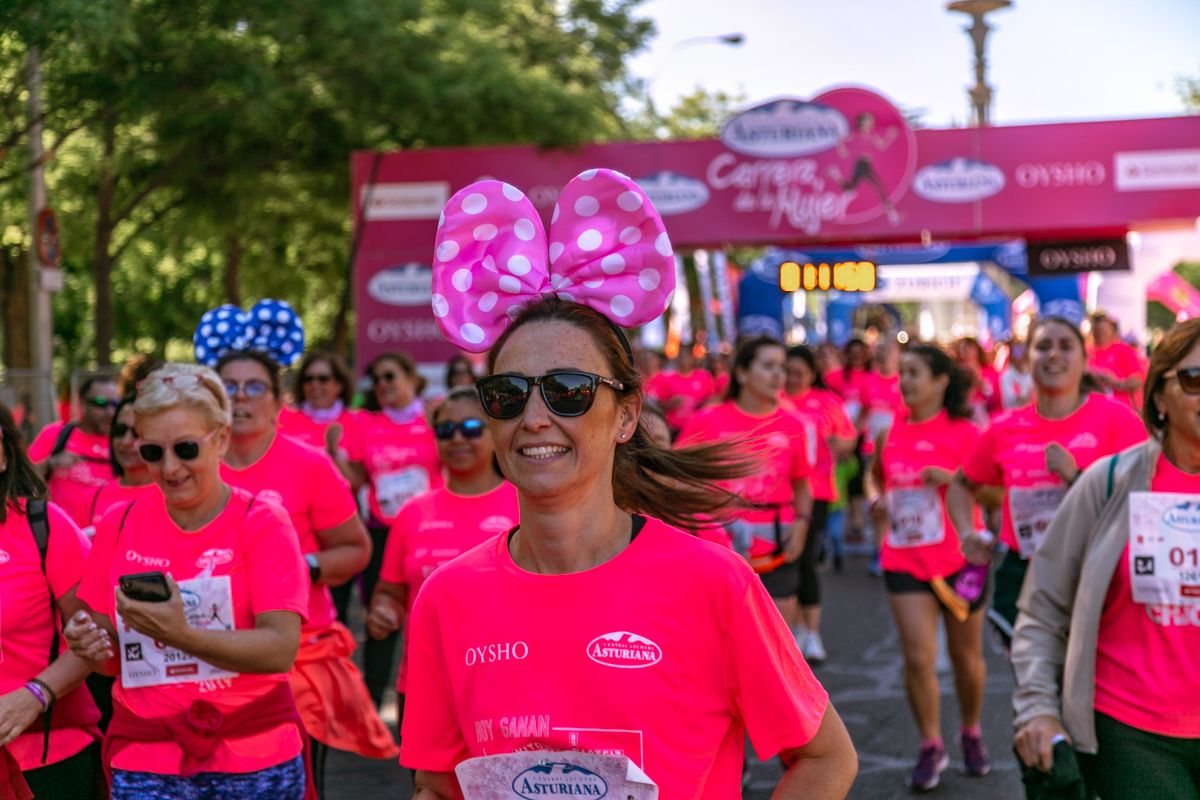 Carrera de la Mujer de Madrid - META, ARCO DERECHO (de 1:10:50 a 1:12:12)
