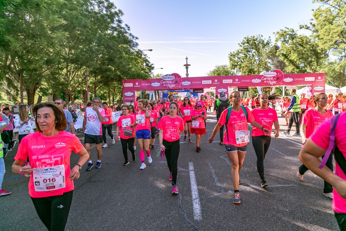 Carrera de la Mujer de Madrid - META, ARCO DERECHO (de 1:12:13 a 1:13:15)