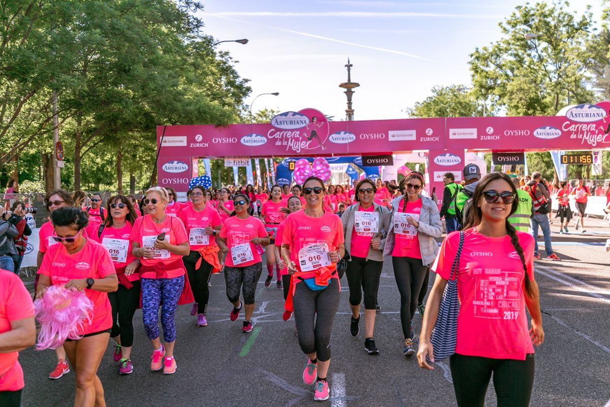 Carrera de la Mujer de Madrid - META, ARCO DERECHO (de 1:10:50 a 1:12:12)