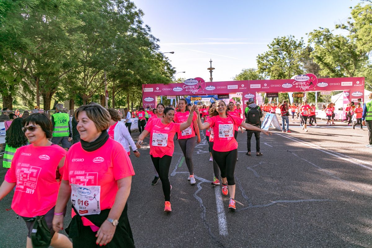 Carrera de la Mujer de Madrid - META, ARCO DERECHO (de 1:12:13 a 1:13:15)