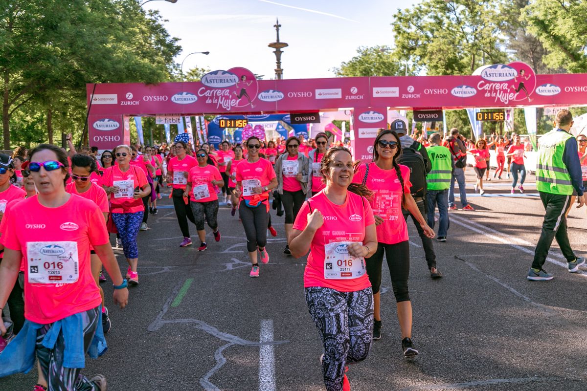 Carrera de la Mujer de Madrid - META, ARCO DERECHO (de 1:10:50 a 1:12:12)