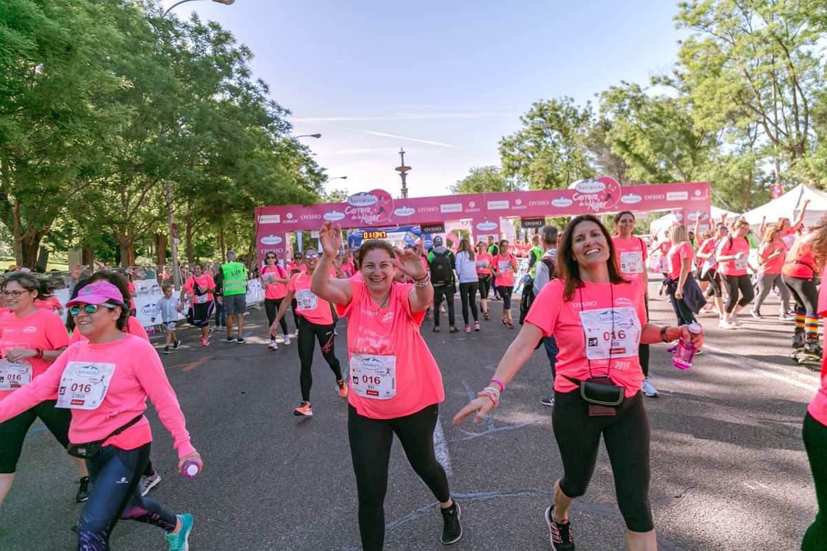 Carrera de la Mujer de Madrid - META, ARCO DERECHO (de 1:13:18 a 1:14:30)