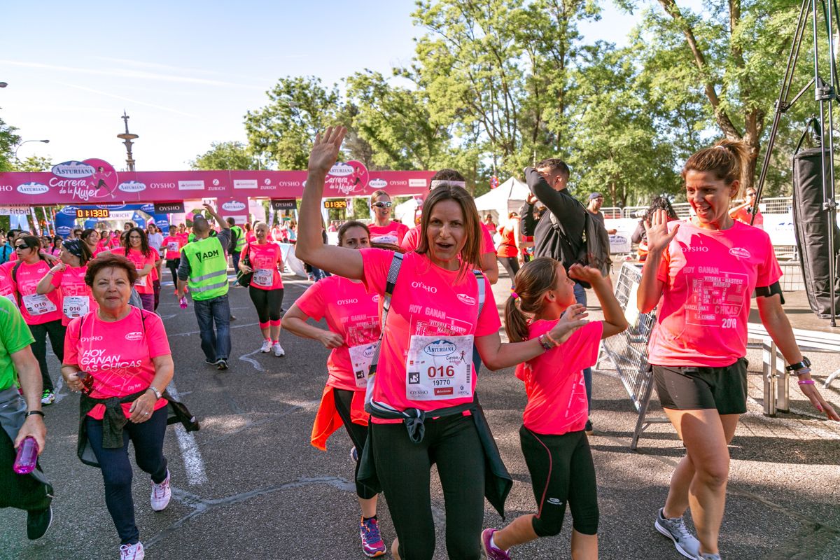 Carrera de la Mujer de Madrid - META, ARCO DERECHO (de 1:13:18 a 1:14:30)