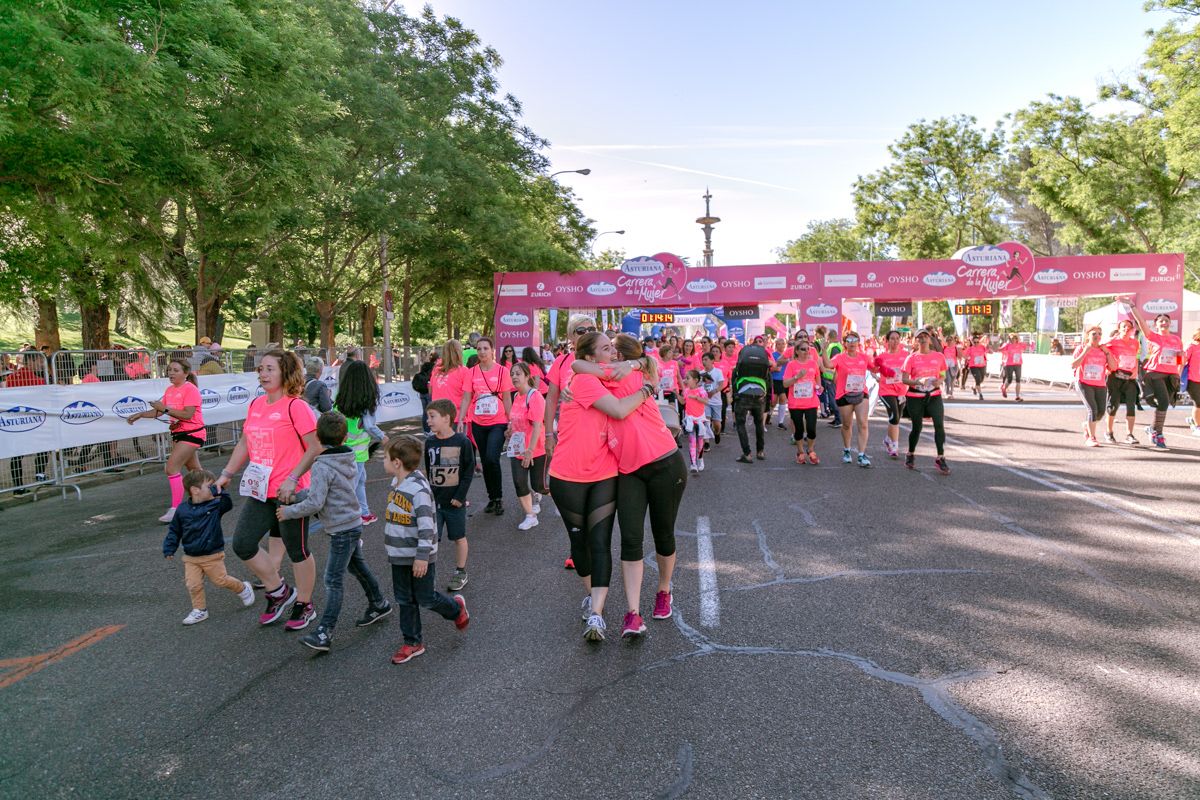 Carrera de la Mujer de Madrid - META, ARCO DERECHO (de 1:13:18 a 1:14:30)