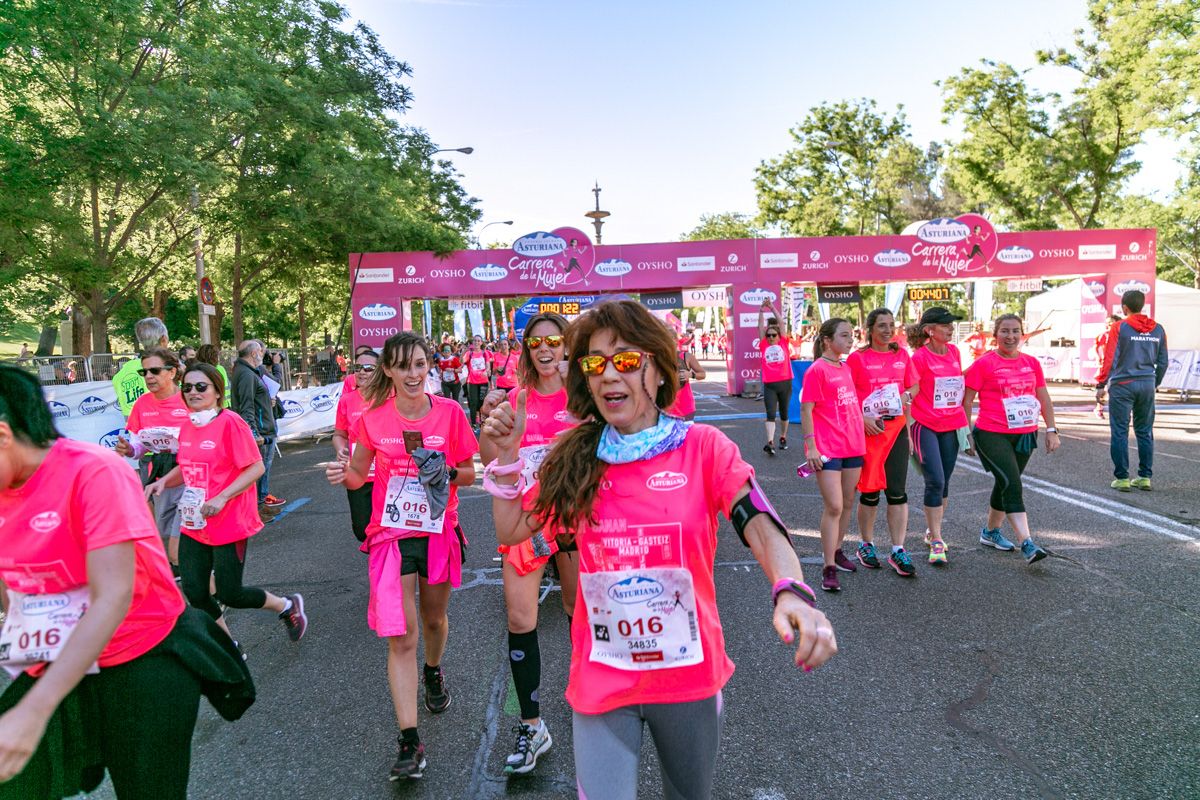 Carrera de la Mujer de Madrid - META, ARCO DERECHO (de 43:10 a 44:36)