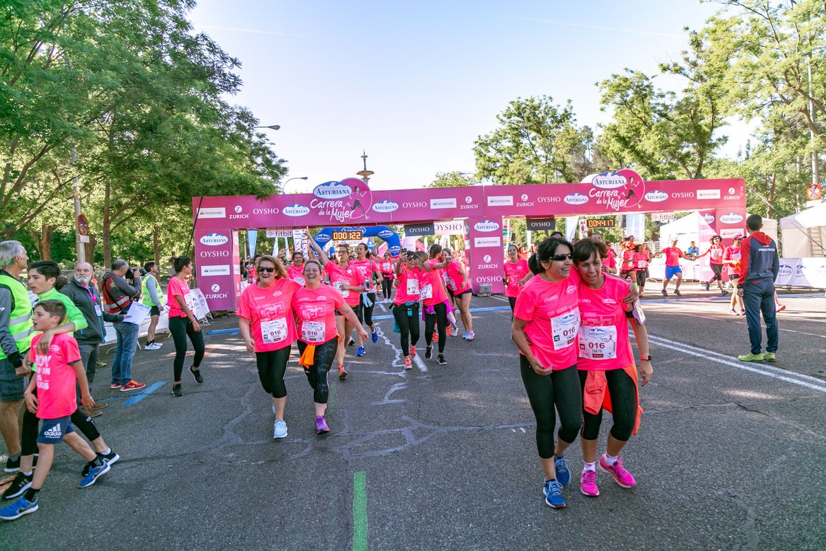Carrera de la Mujer de Madrid - META, ARCO DERECHO (de 43:10 a 44:36)