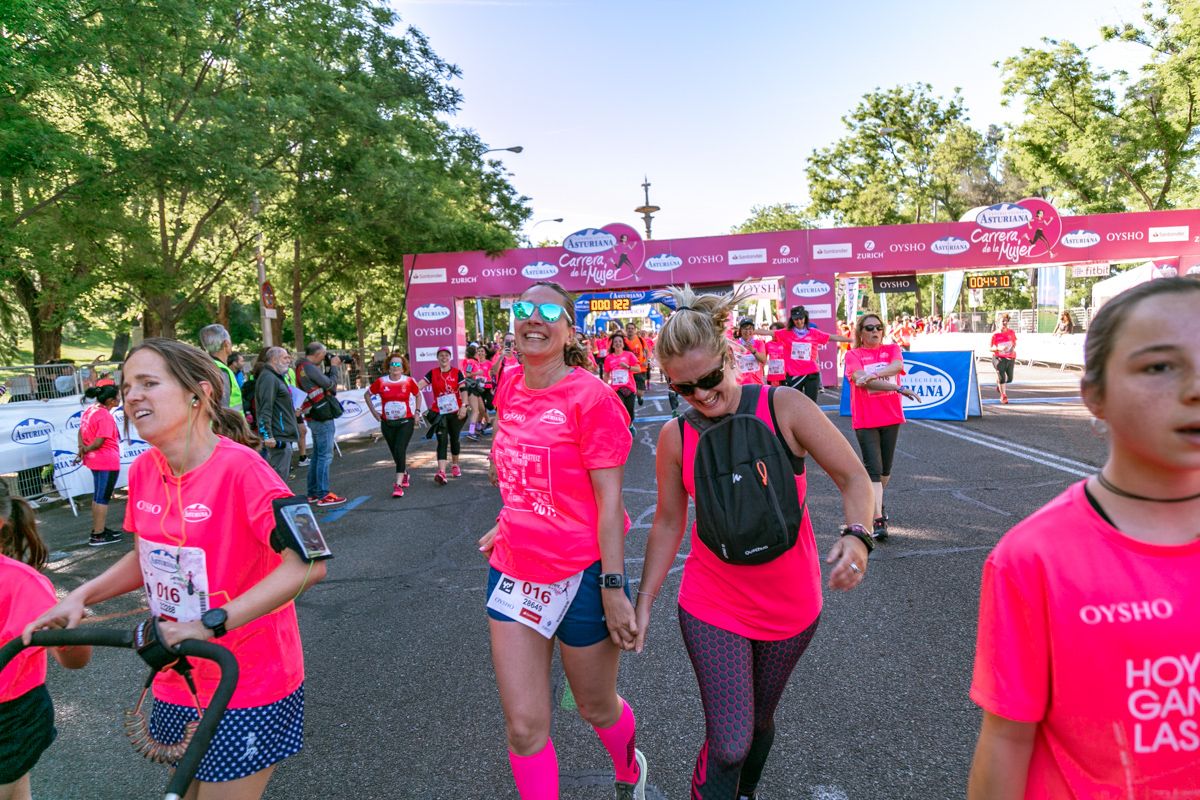 Carrera de la Mujer de Madrid - META, ARCO DERECHO (de 43:10 a 44:36)