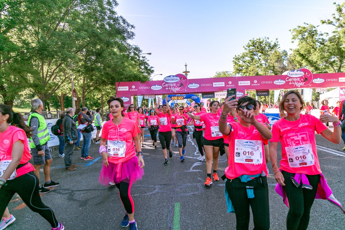 Carrera de la Mujer de Madrid - META, ARCO DERECHO (de 43:10 a 44:36)