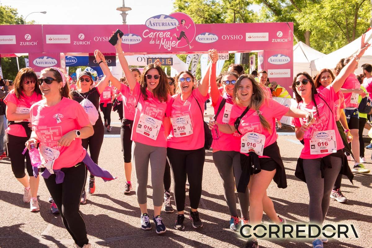 Carrera de la Mujer Madrid arco izquierdo 1 20 20 a 1 22 46