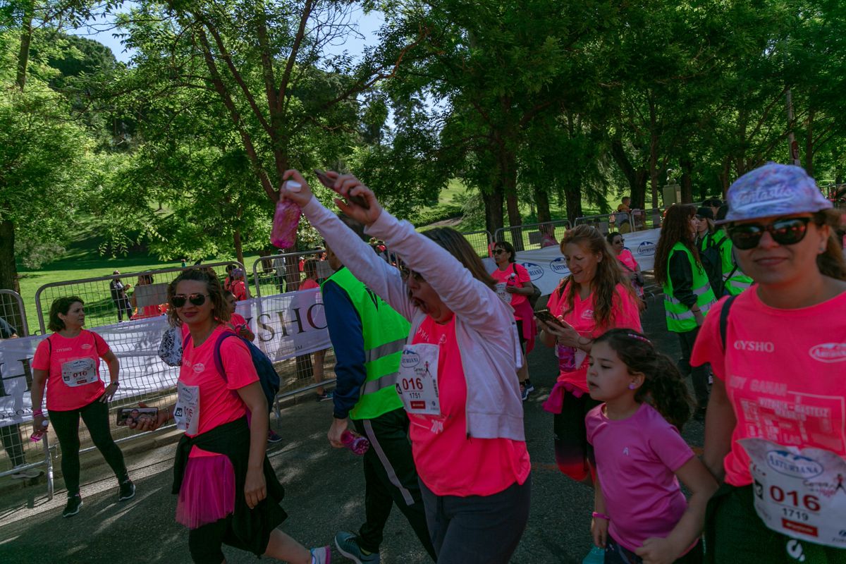 Carrera de la Mujer de Madrid - META, ARCO DERECHO (de 1:45:53 a 1:48:03)